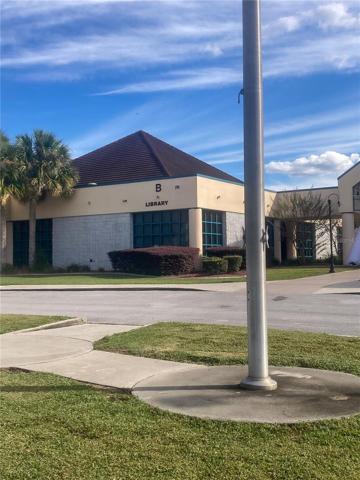Marion Oaks Community Center in walking dist.