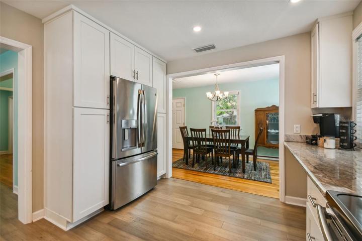 Open yet private kitchen, perfect for the entertaining chef