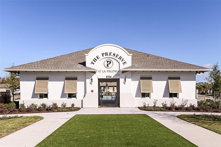 Amenities Entrance/Club Room