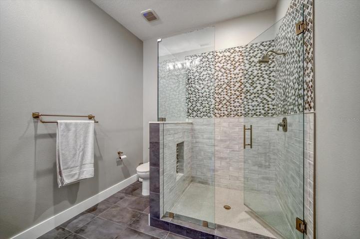 Upstairs Master Bathroom (Second Floor)