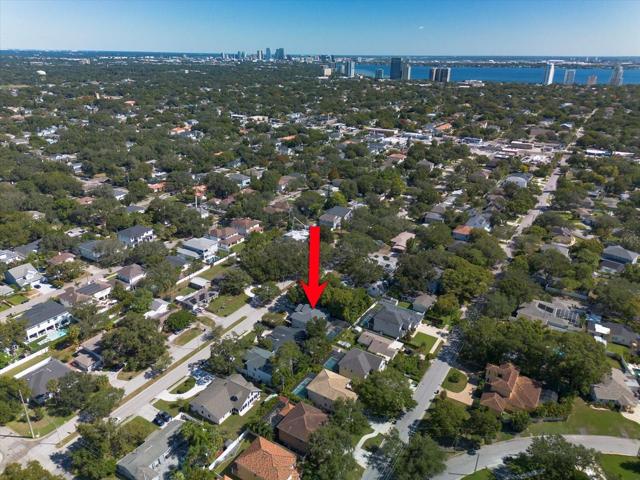 Located 1 mile to Bayshore Blvd