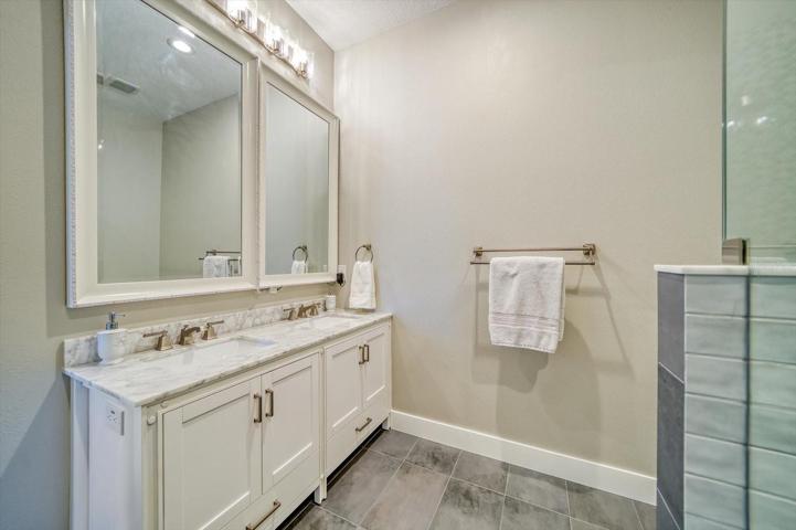 Upstairs Master Bathroom (Second Floor)