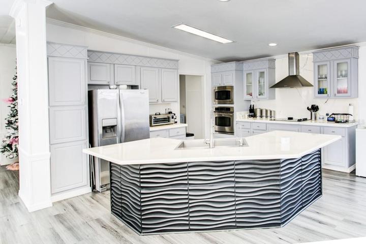Kitchen with a farmhouse sink.