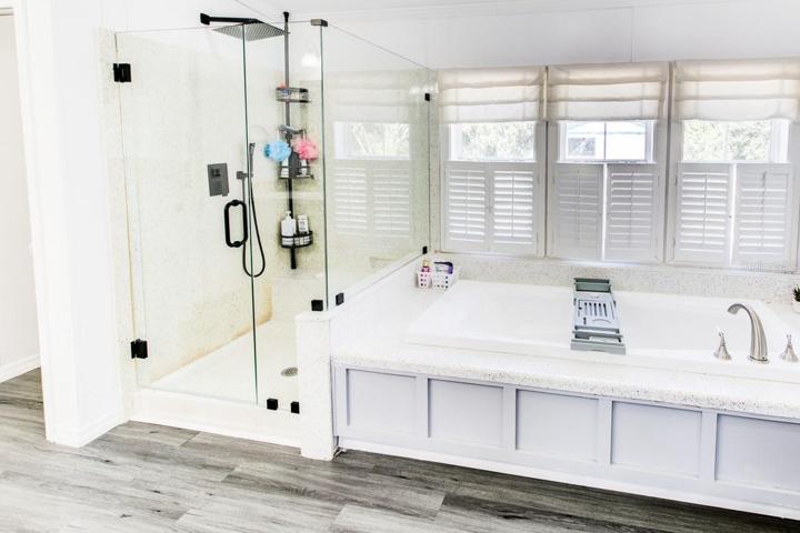 Master bath. Separate shower and tub.