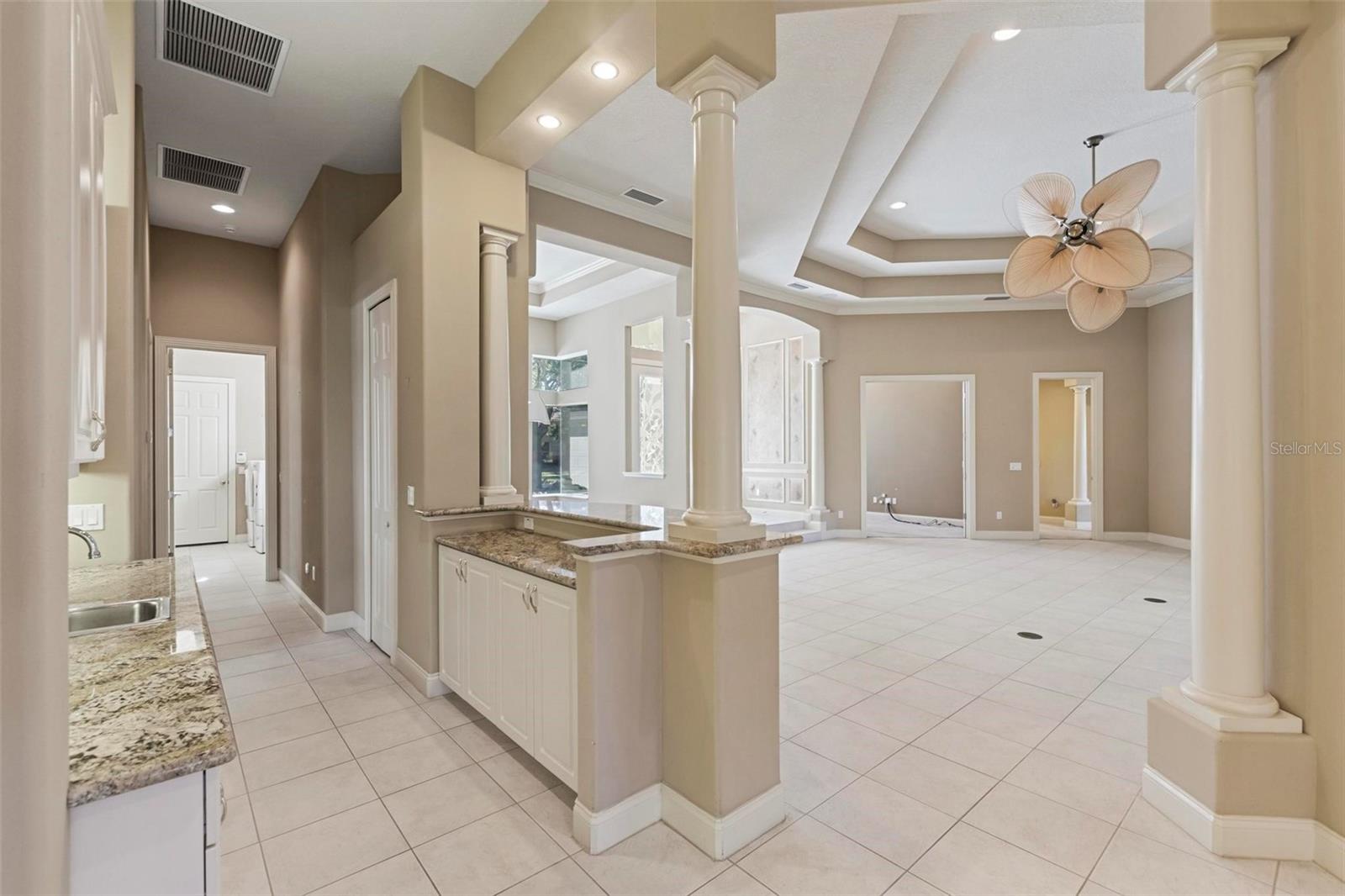 Butler Pantry/Wet Bar