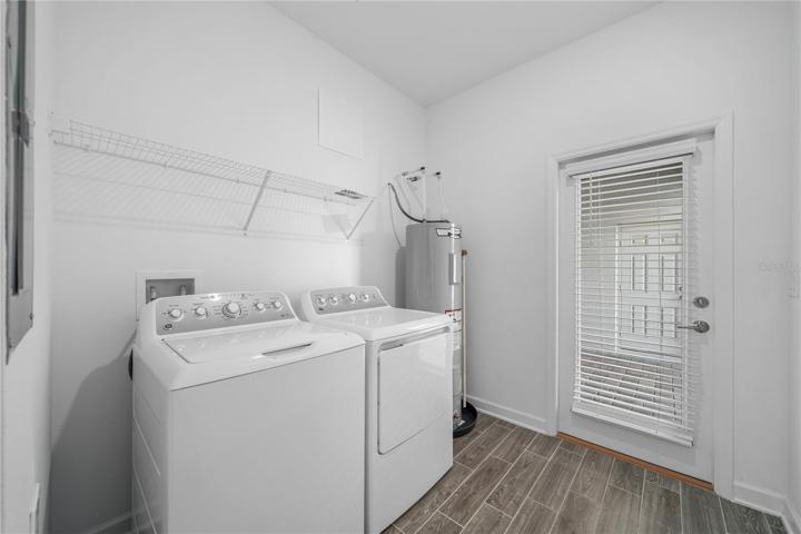Downstairs interior laundry/mud room between the kitchen and the breezeway