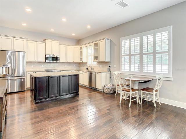 Kitchen - Family Room