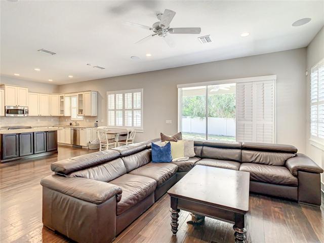 Family Room - Kitchen