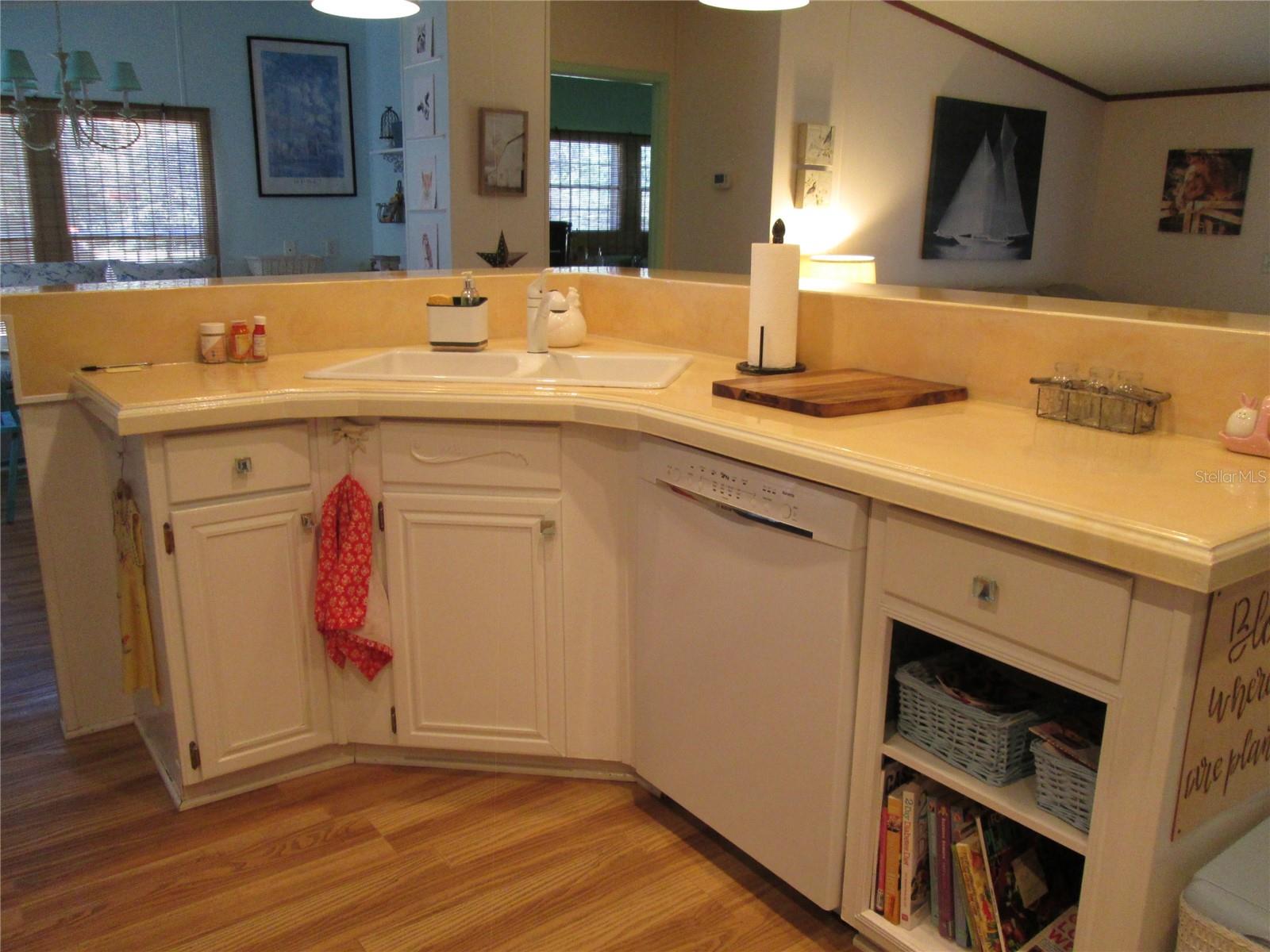 Kitchen center island