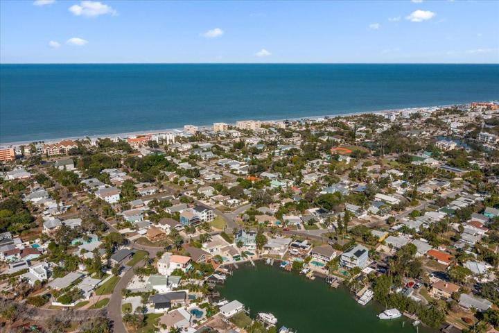 Best location in Indian Rocks Beach! Keep your boat moored at your back door and enjoy quick access to gorgeous beaches!