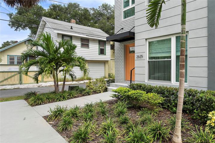 Front Door/ Entry of Townhome