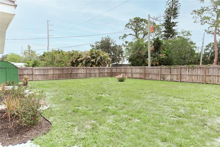 Large Fenced-Inn Yard