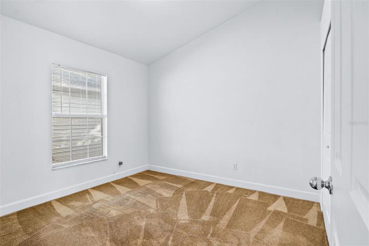 Guest bedroom (3rd) / office