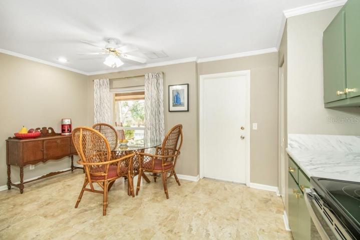 The large and open size of the kitchen offers you a blank slate for you to design your ideal culinary haven.