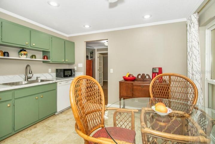 The large and open size of the kitchen offers you a blank slate for you to design your ideal culinary haven.