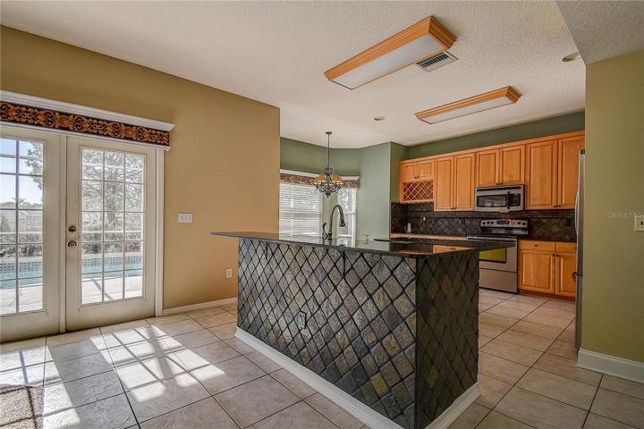 Eat-In Kitchen