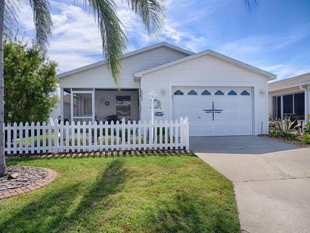 TURNKEY AND BOND PAID!!!  2/2 "CABOT COVE" PATIO VILLA IN THE VILLAGE OF TALL TREES.