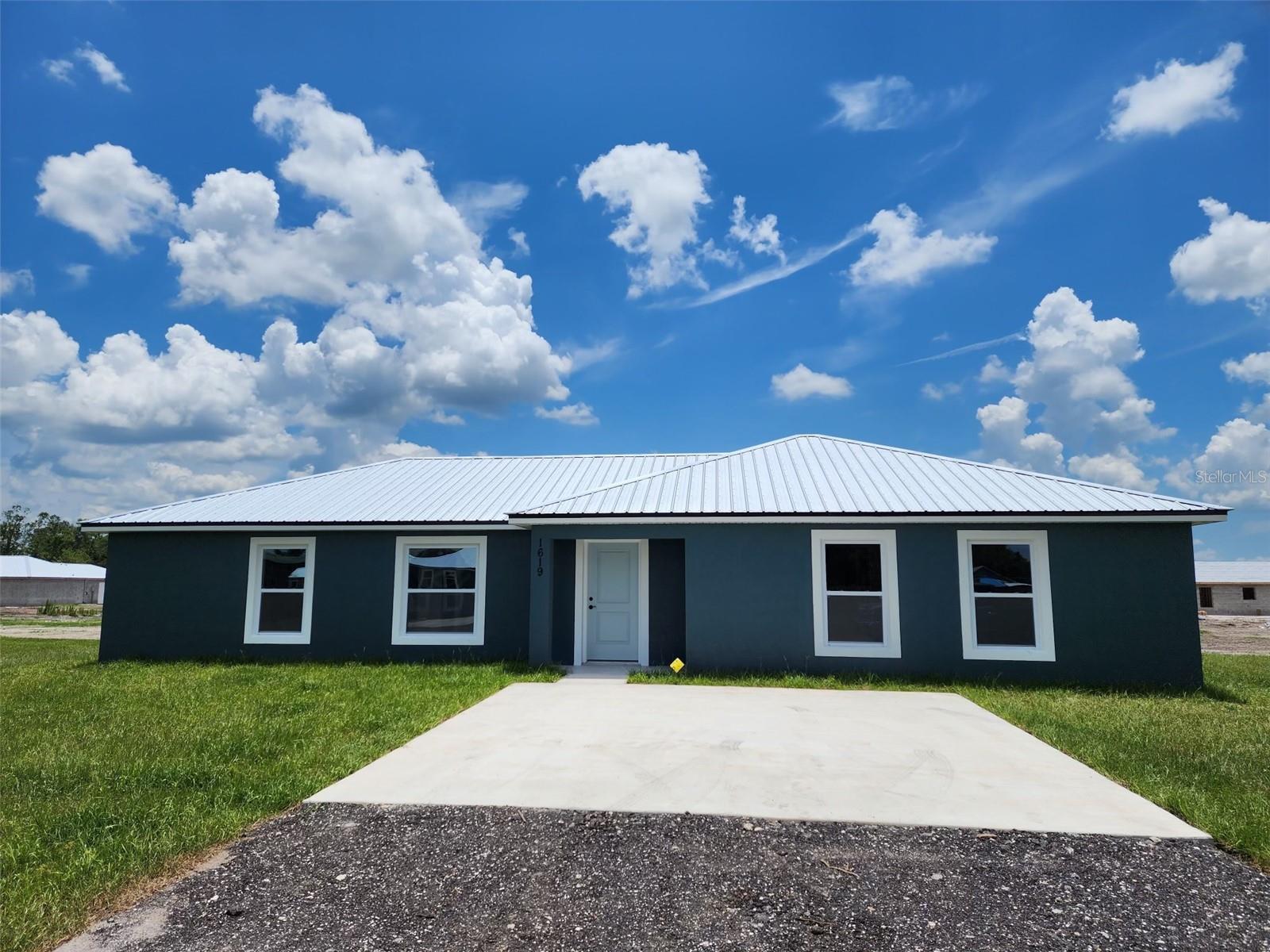 MODEL HOME (NOT ACTUAL HOME SITE)