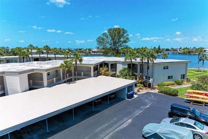 Private carport