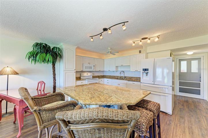 Kitchen Island for gathering