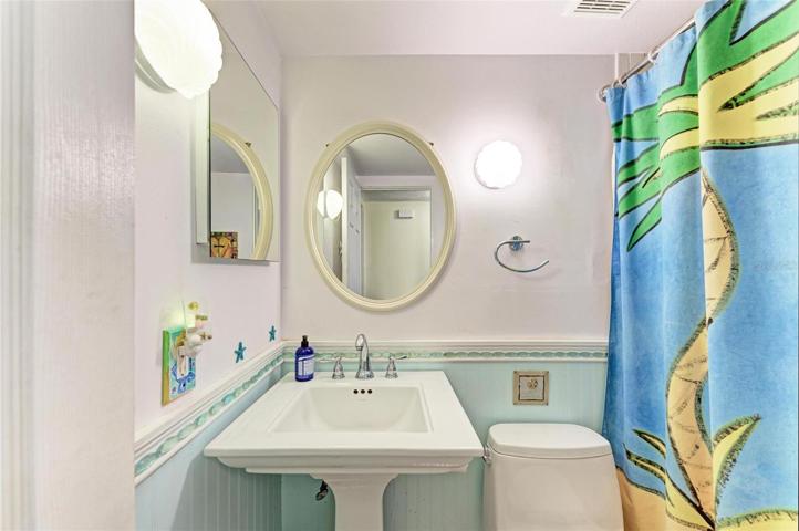 2nd bath with tub/shower