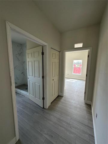 Connection Single Rooms/Shared Bathroom