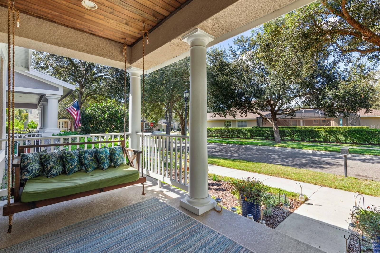 lovely front porch!