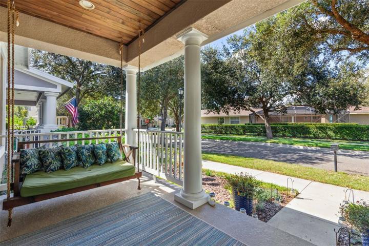 lovely front porch!