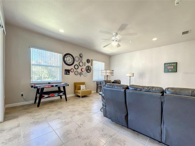 Game room/media room/or large 5th bedroom