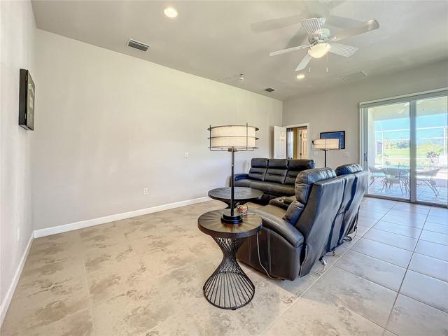 Game room/media room/or large 5th bedroom