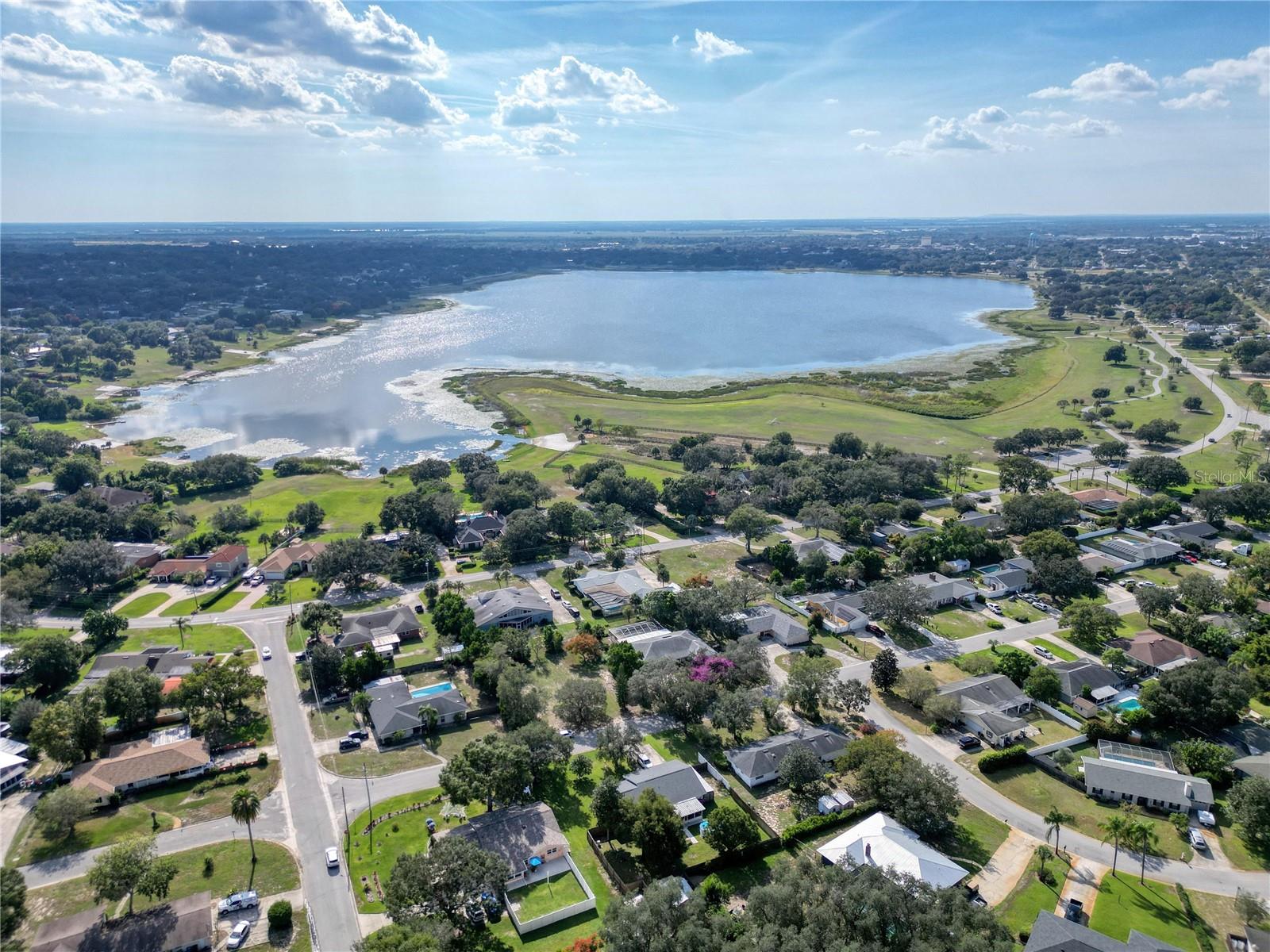 walking distance to Lake Wailes and park