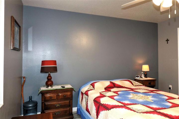 good space & walk in closet....