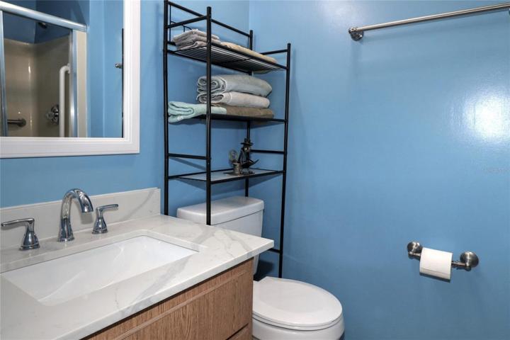 plus en suite bath....