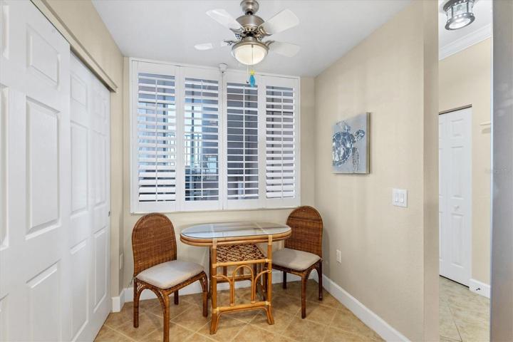 Dinette in Kitchen!