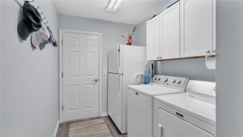 laundry/ utility sink in garage