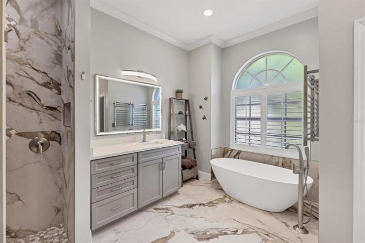 Owner's bathroom suite