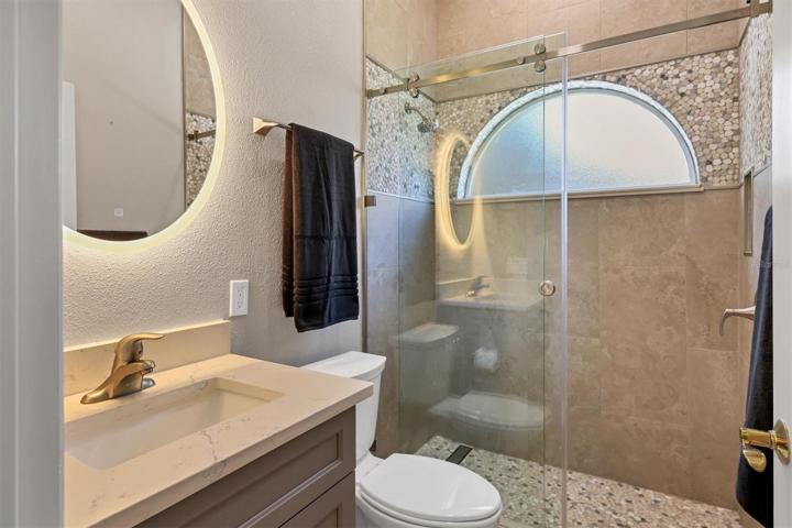 2nd bathroom w/walk-in tile shower