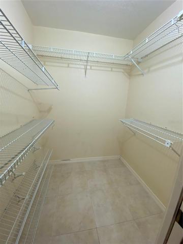 Walkin closet in Master BR