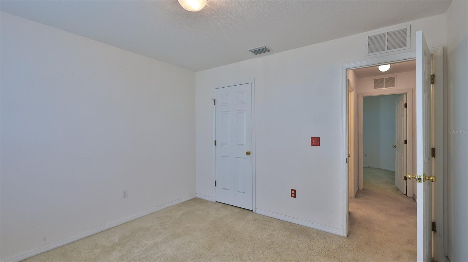 Guest Bath with Shower/Tub