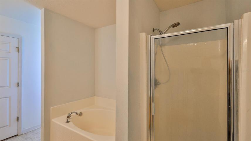 Soaking Tub & Walk In Shower!