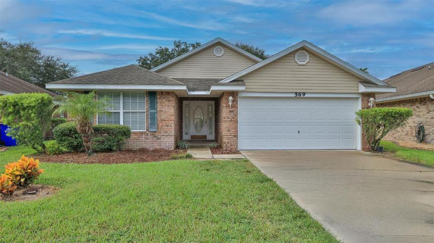 Your Coral Trace Beauty with over 2,000 sf Living Space!