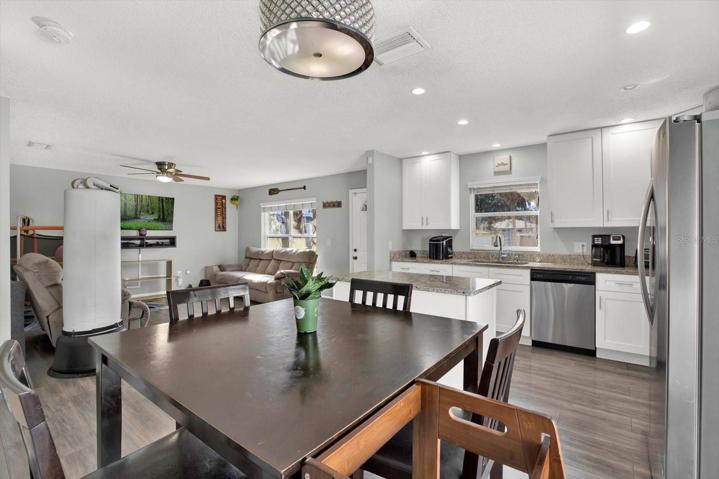 KITCHEN/DINING ROOM