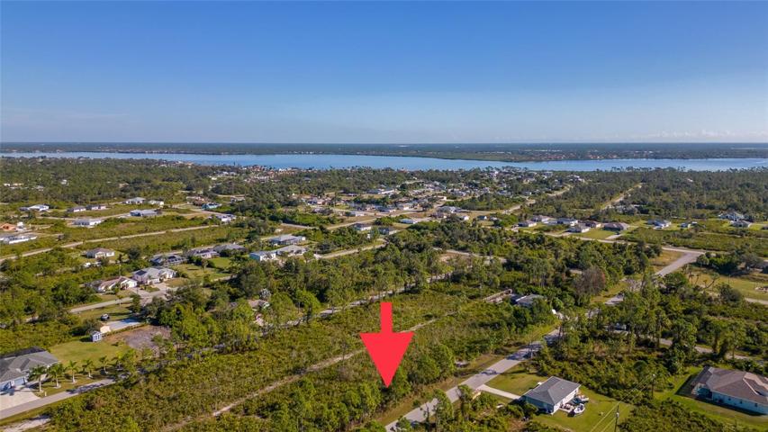 Residential building lot.  This lot and the contiguous lot is available.  Myakka River is close by.