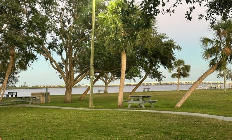 Beautiful private park on the Myakka River.