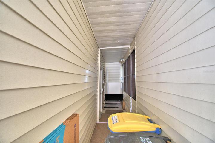 Outside wheelchair lift