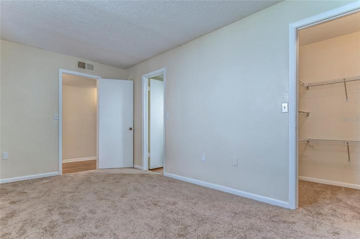1st bedroom with en-suite and walk in closet