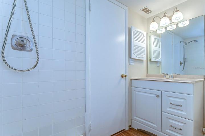 2nd En-Suite Bathroom