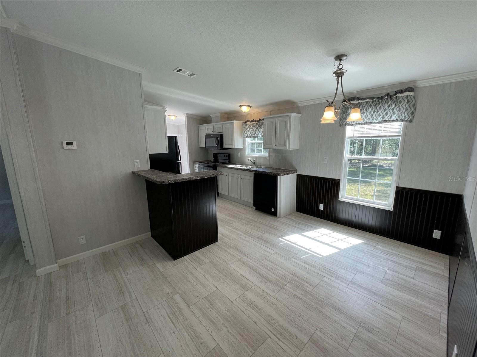 Dining room/kitchen