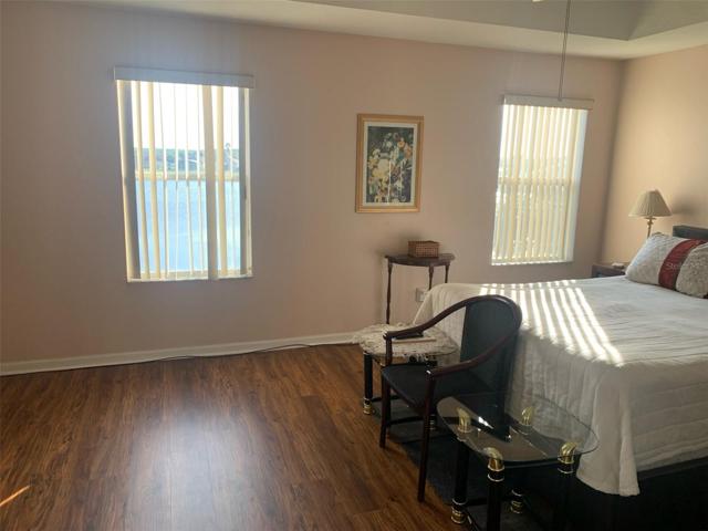 Spacious Master Bedrm 2nd floor