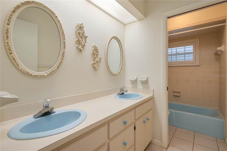 BATHROOM 2